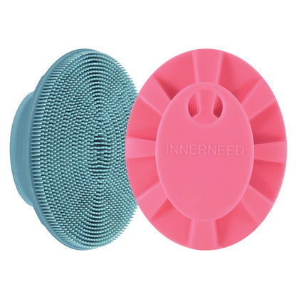 Brosse de nettoyage visage en silicone INNERNEED vert foncé et rose vue de face