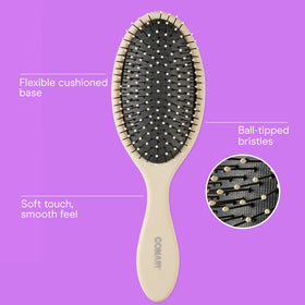 Brosse démêlante Conair beige vue de face avec poils souples