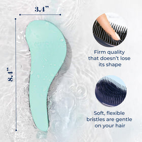 Brosse démêlante Crave Naturals Biggie Glide Thru dans une main