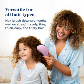 Brosse démêlante Crave Naturals sur une coiffeuse