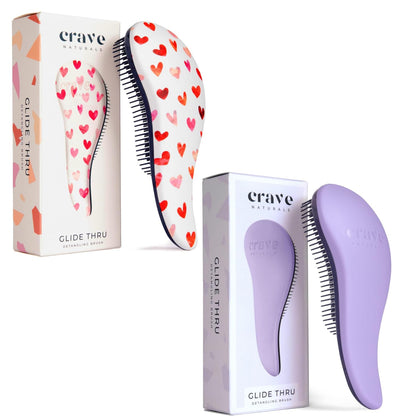 Brosse démêlante Crave Naturals vue de face avec motifs en coeurs violets et roses