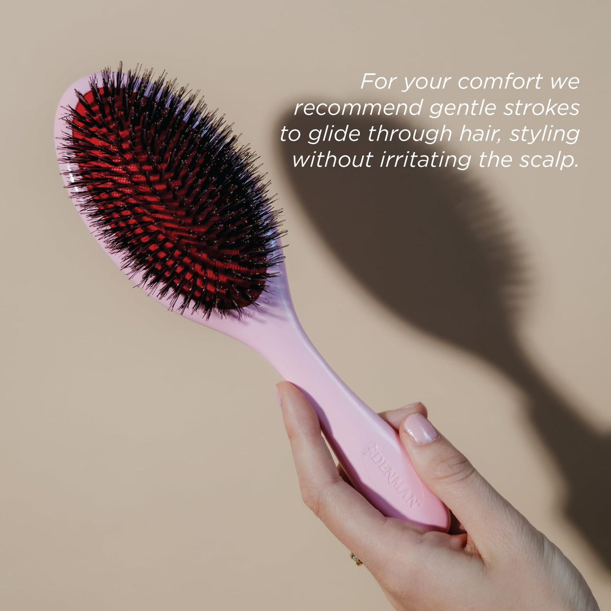 Brosse Denman D81M utilisée sur cheveux longs et ondulés