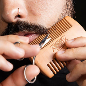 Brosse en poils de sanglier du kit de soins de barbe