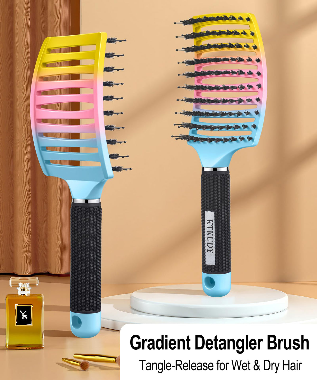 Brosse KTKUDY en utilisation sur cheveux mouillés