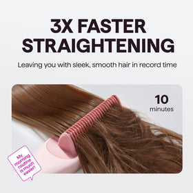 Brosse lissante à vapeur Wavytalk Pro en utilisation sur des cheveux