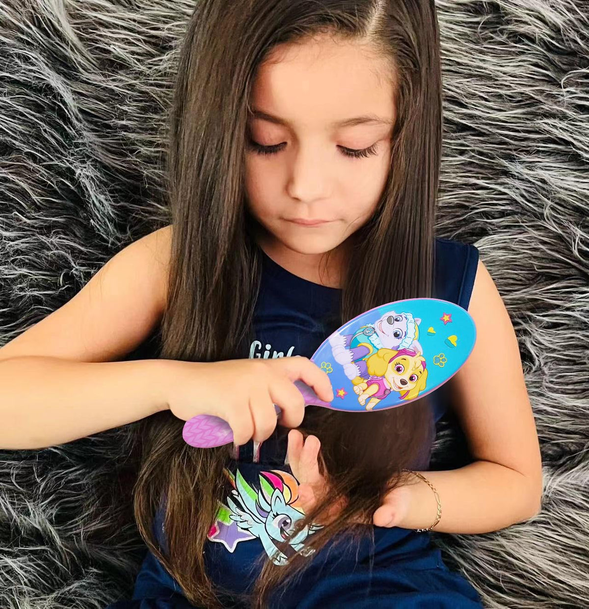 Brosse LUV HER avec brins arrondis sur coussin doux
