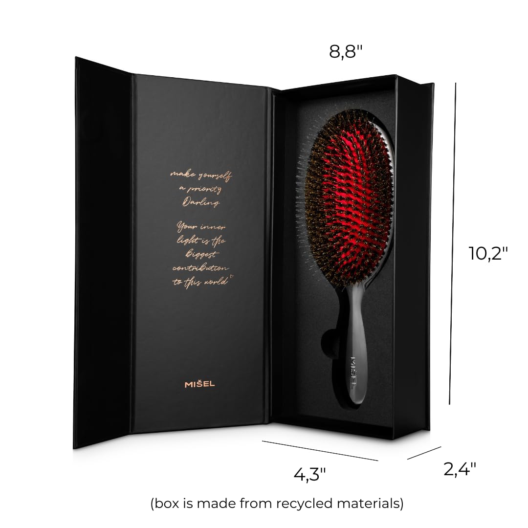 Brosse MIŠEL sur un fond blanc avec son packaging