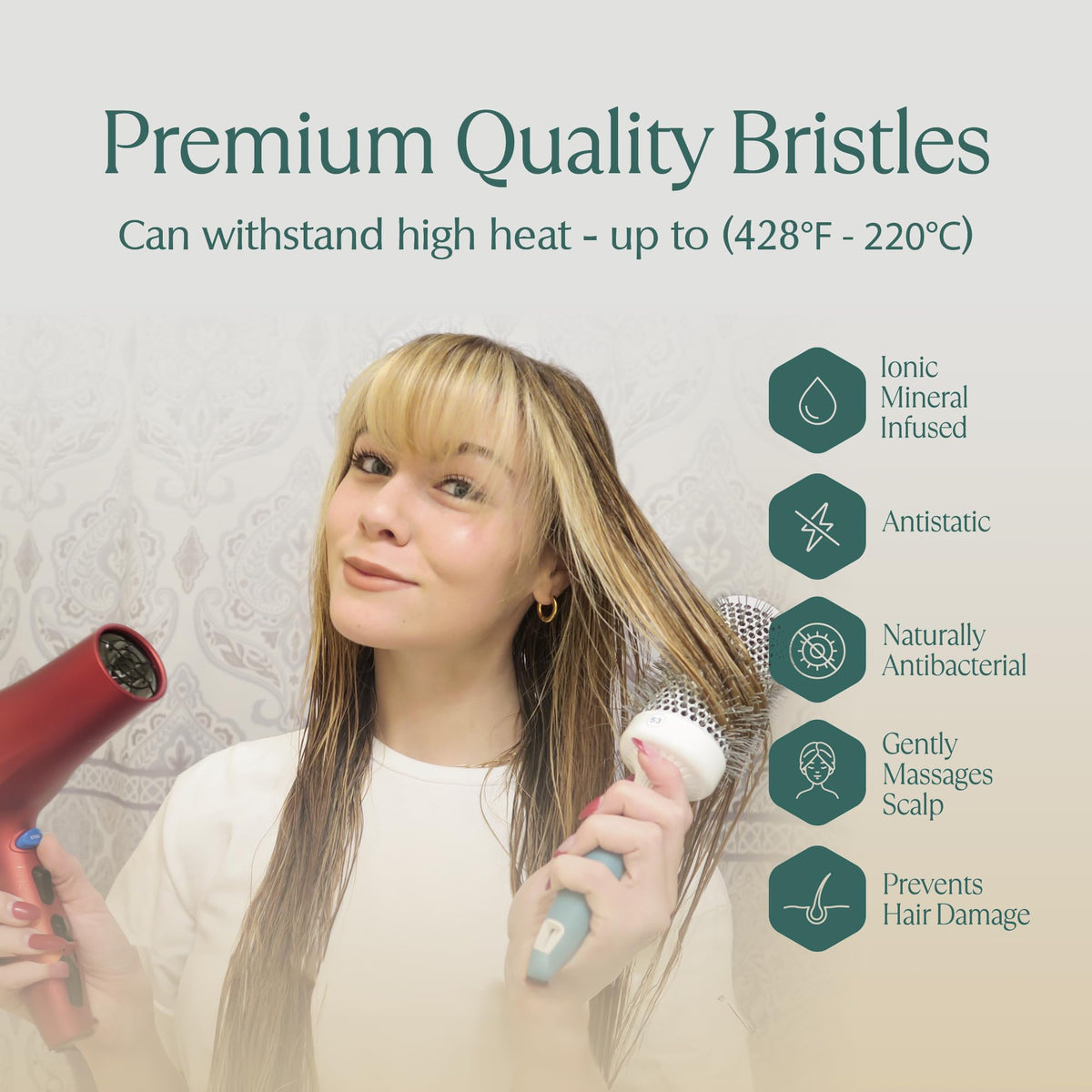 Brosse Osensia utilisée pour coiffer des cheveux courts