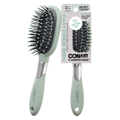 Brosse ovale Velvet Touch de Conair couleur vert sauge vue de face