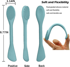 Brosse RamPula sur une table avec des produits de soin