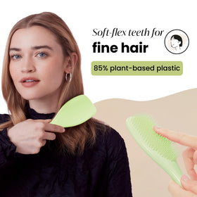 Brosse TANGLE TEEZER utilisée sur des cheveux mouillés