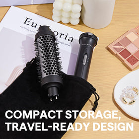 Brosse thermique wavytalk posée sur une coiffeuse avec accessoires