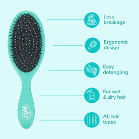Brosse Wet Brush Démêlante Originale en utilisation sur cheveux mouillés