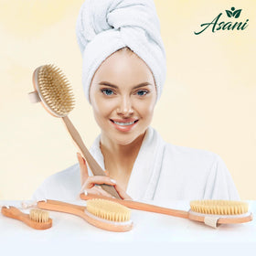 Brosses de gommage sec Asani sur fond blanc