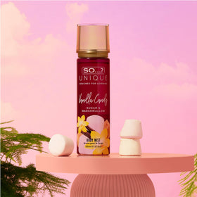 Brume corporelle Vanille Sucrée So...? avec des fruits en arrière-plan