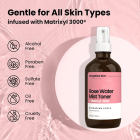 Brume de rose Simplified Skin à côté de produits de beauté