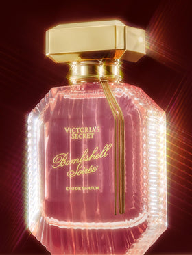 Brume parfumée Bombshell Soiree Victoria's Secret 250ml en usage