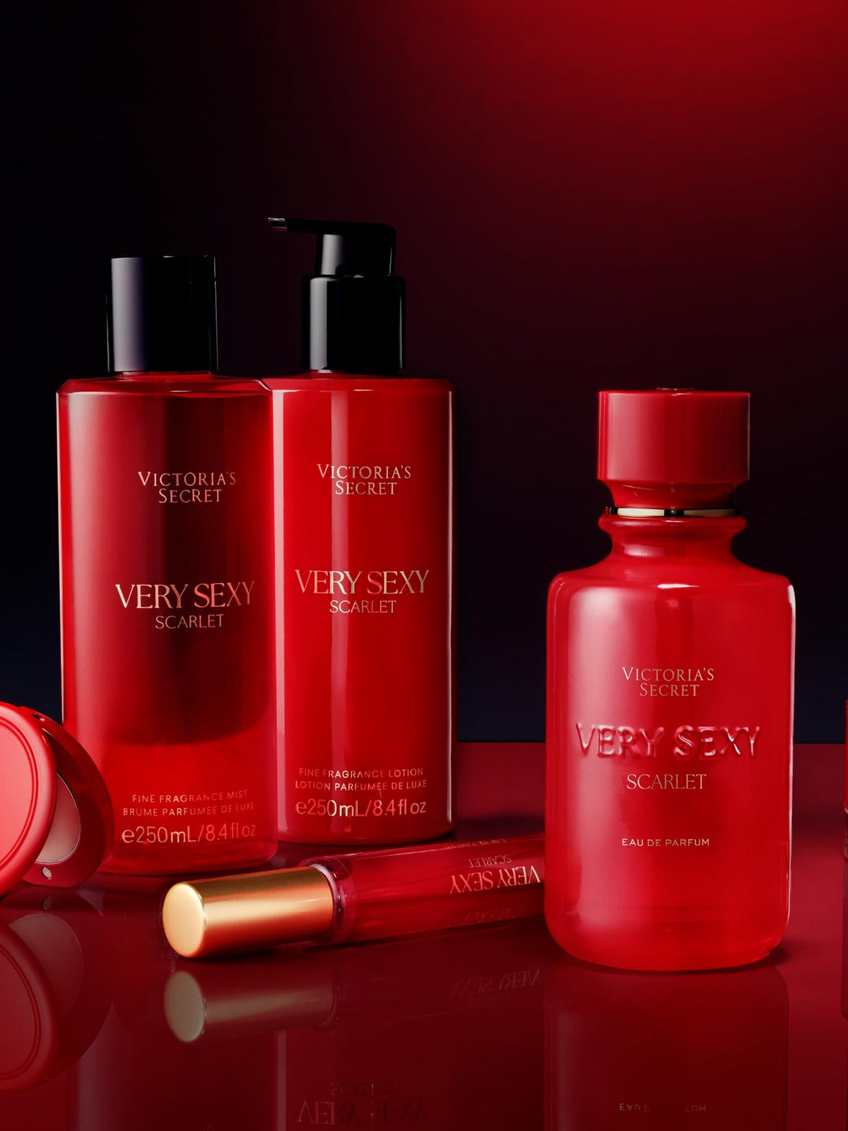 Brume parfumée Very Sexy Scarlet sur un fond esthétique