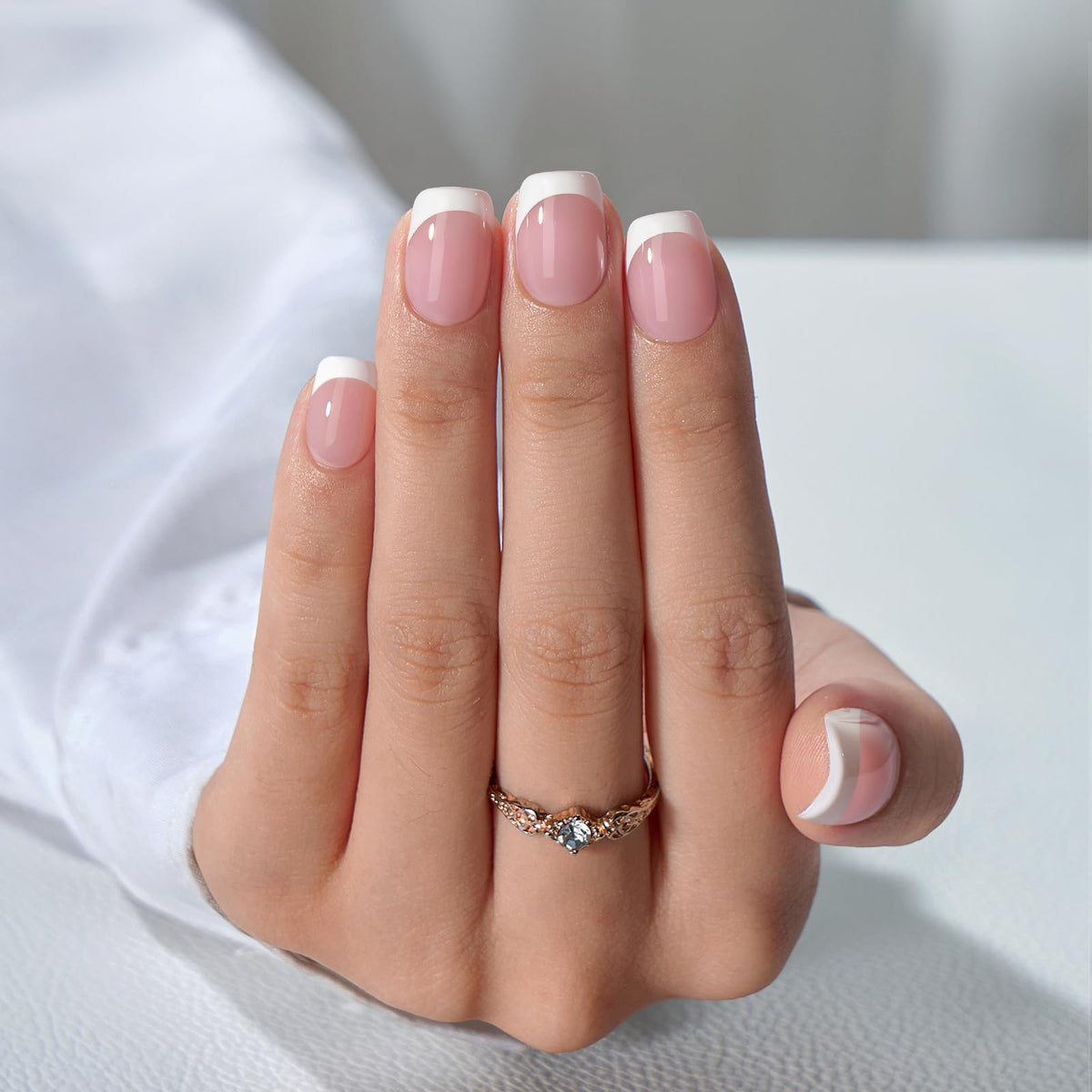 BTArtbox Ongles Pressés Silken Halo vue de face avec finition blanche