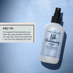 Bumble and bumble. Spray Pré-Styling Épaississant 250ml sur une coiffeuse