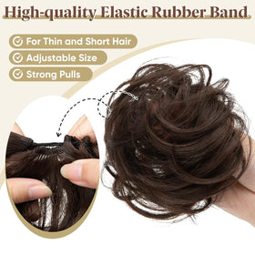 Bun ébouriffé CJL HAIR porté en chignon haut