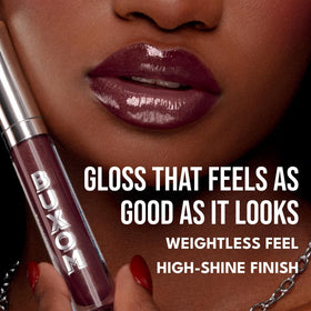 Buxom Full-On Plumping Lip Polish Celeste texture sur la main