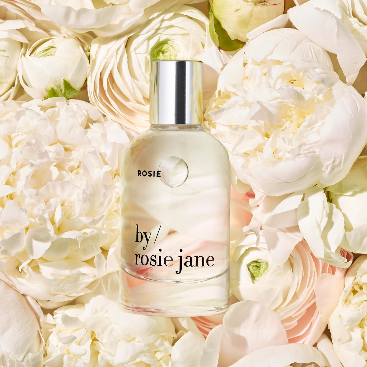 By Rosie Jane Eau De Parfum Spray 50ml en situation de voyage
