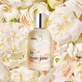 By Rosie Jane Eau De Parfum Spray 50ml en situation de voyage