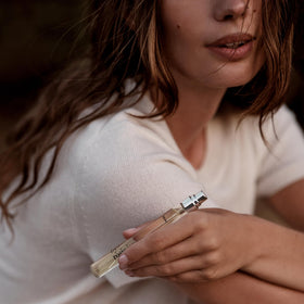 By Rosie Jane Eau De Parfum Voyage 10 ml, présentation dans un cadre naturel
