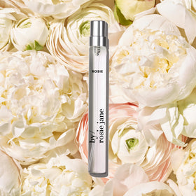 By Rosie Jane Parfum de Voyage 10ml avec spray en action