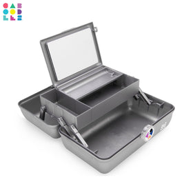 Caboodles On-The-Go Girl avec fond et couvercle fermé
