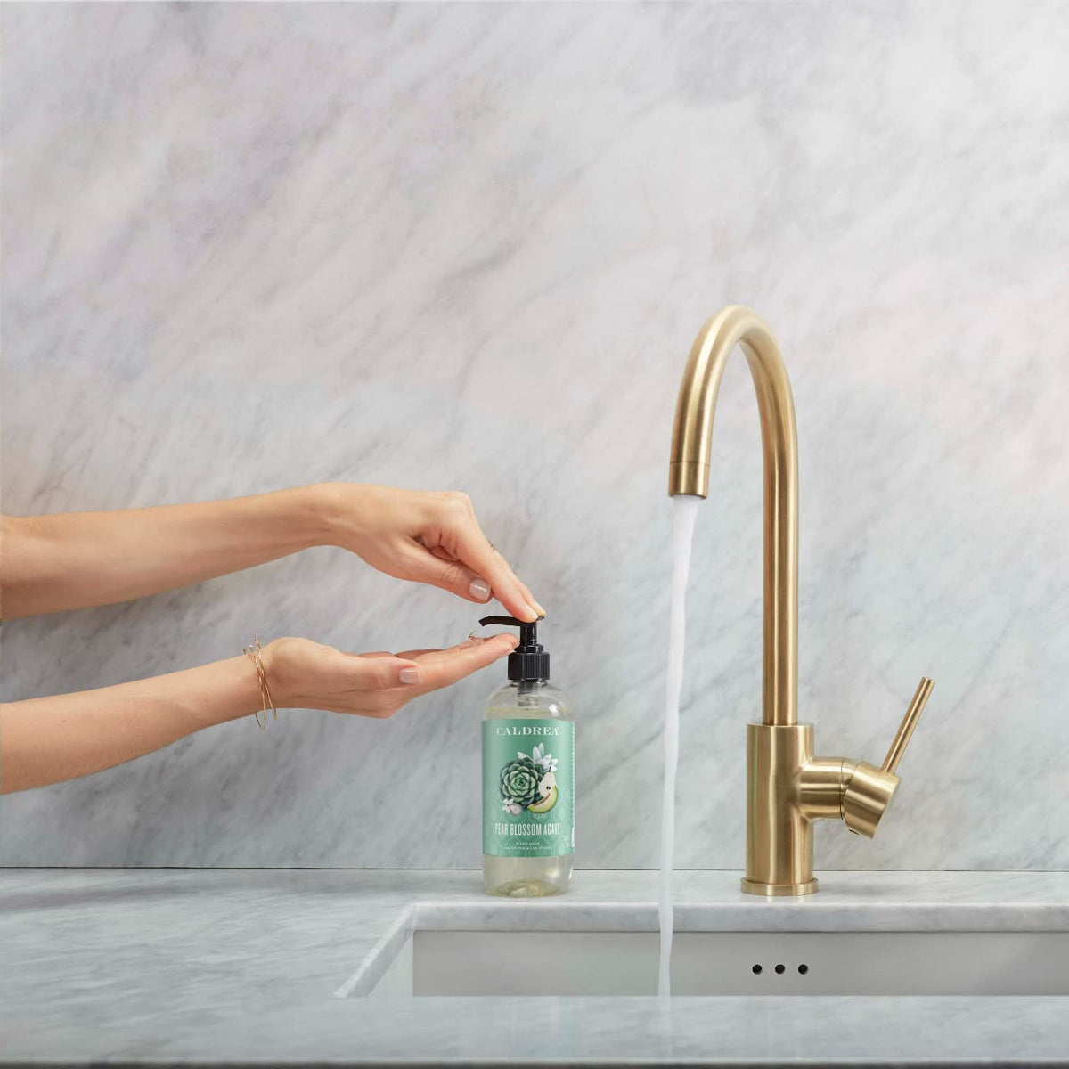 Caldrea savon mains Aloe Vera bouteille vue de côté