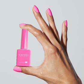 CANNI Vernis à Ongles Gel Rose sur une table de manucure