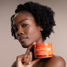Cantu Crème de Boucles au Beurre de Karité sur cheveux frisés