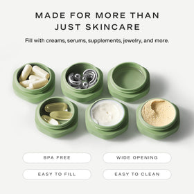 Capsules Cadence en situation de voyage dans une trousse de toilette