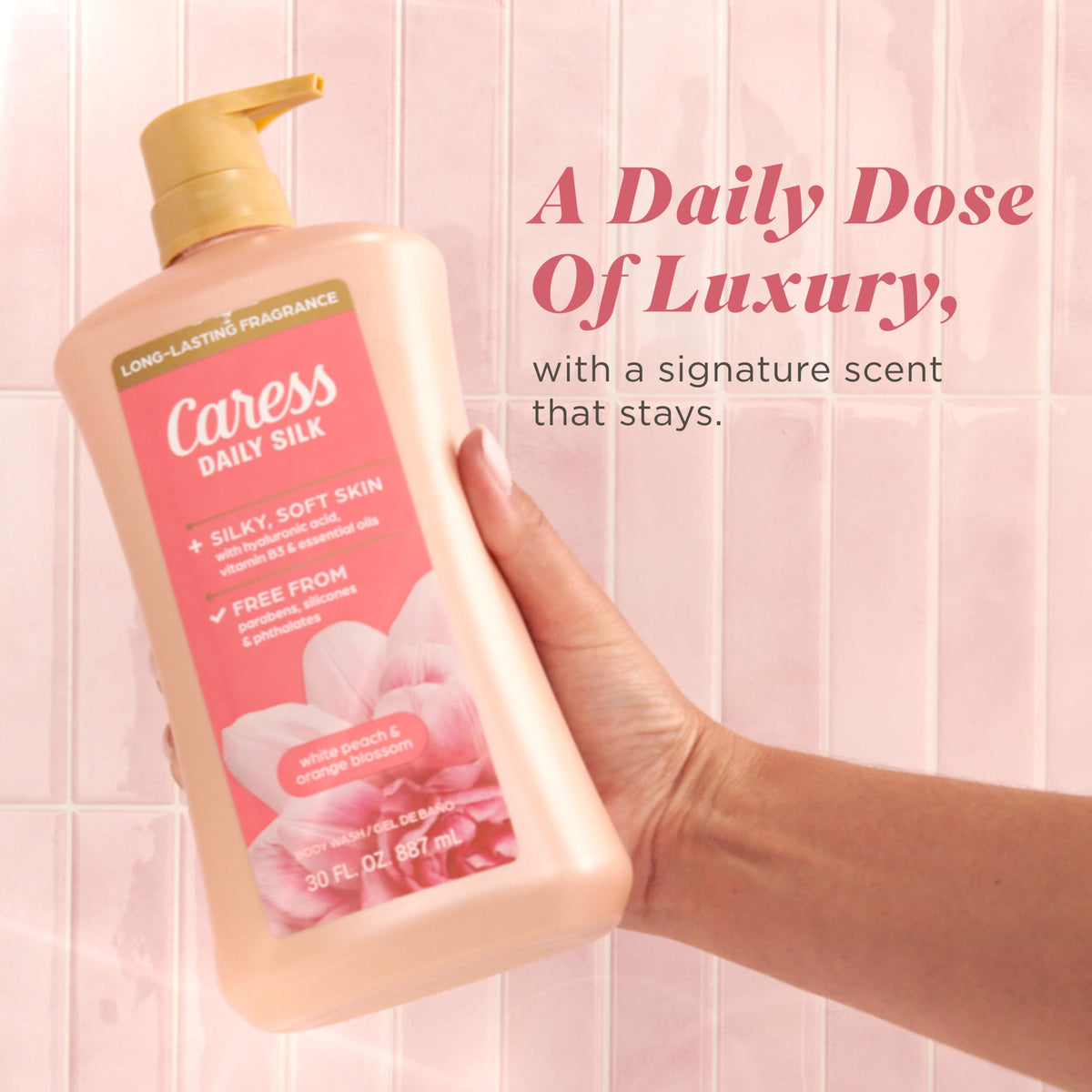 Caress Gel Douche Daily Silk Pêche Blanche et Fleur d'Orange en utilisation