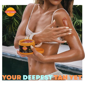 Carroten Gel Intensif de Bronzage avec huiles naturelles en arrière-plan