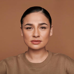 Catrice Fond de Teint HD Liquid Coverage 048 Beige Desert en application sur le visage