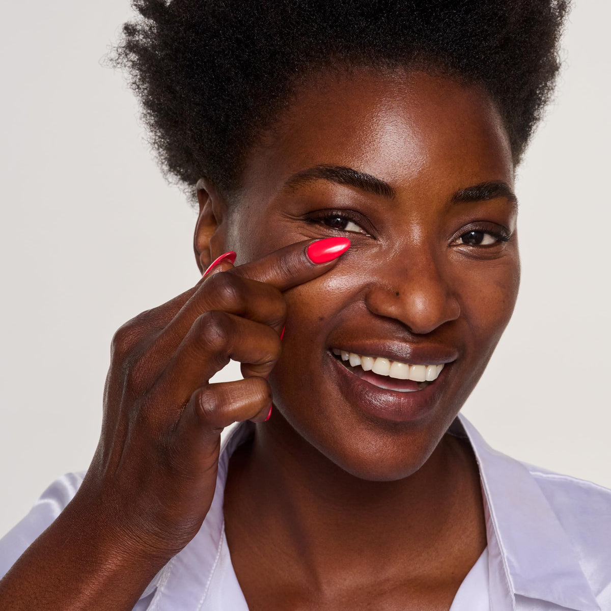 Catrice Under Eye Brightener 40g in lifestyle setting