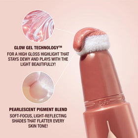Charlotte Tilbury Beauty Light Wand en utilisation avec pinceau