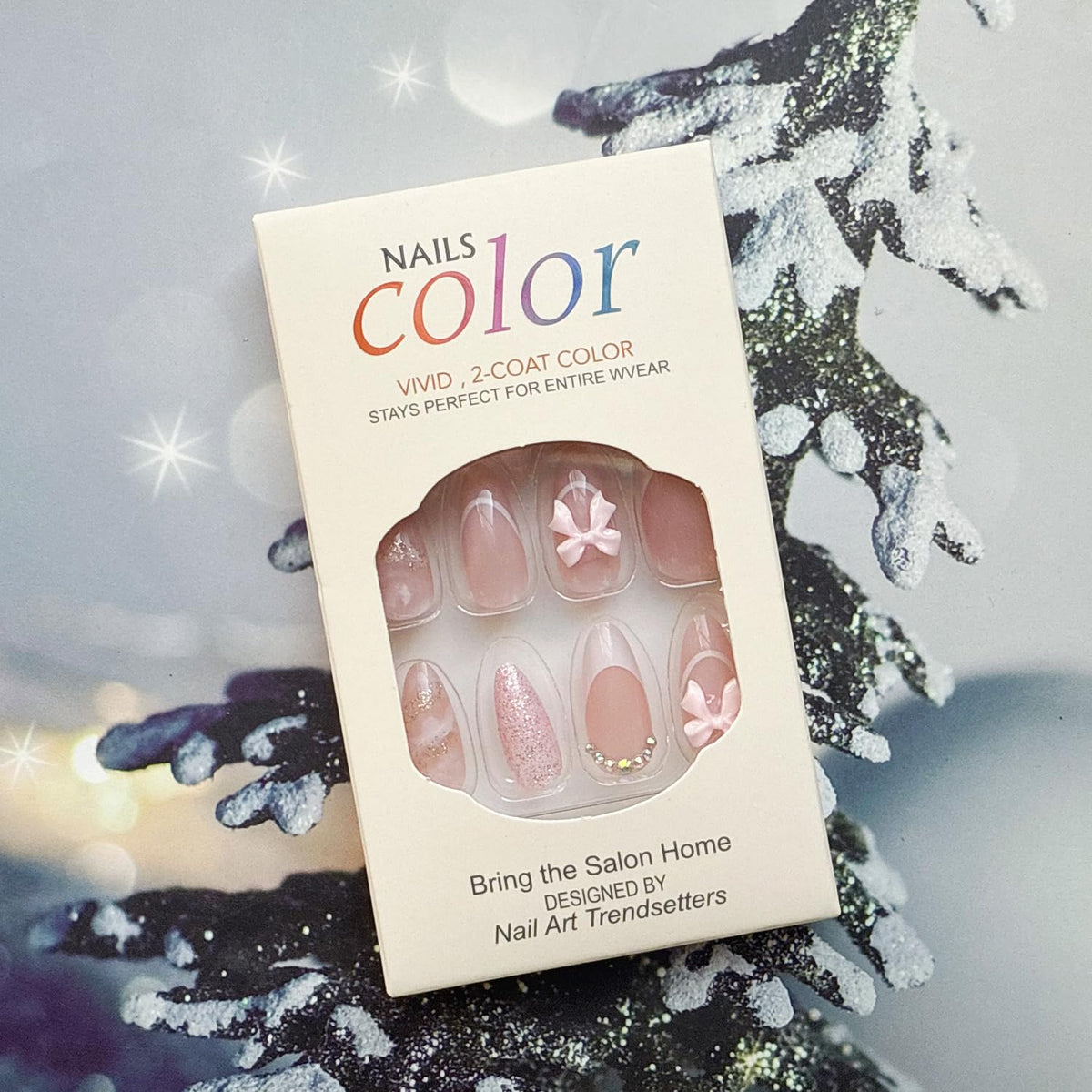 charms 3D sur des faux ongles juggssa avec paillettes