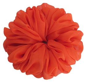 Chouchou en chiffon orange dans sa boîte transparente avec ruban