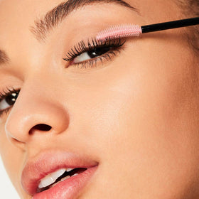 Cils courbés après application du mascara e.l.f.