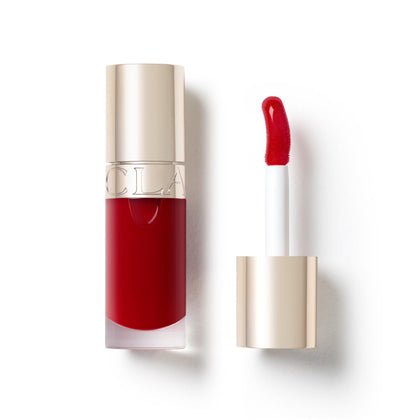 CLARINS Huile Confort Lèvres modèle avant avec finition brillante