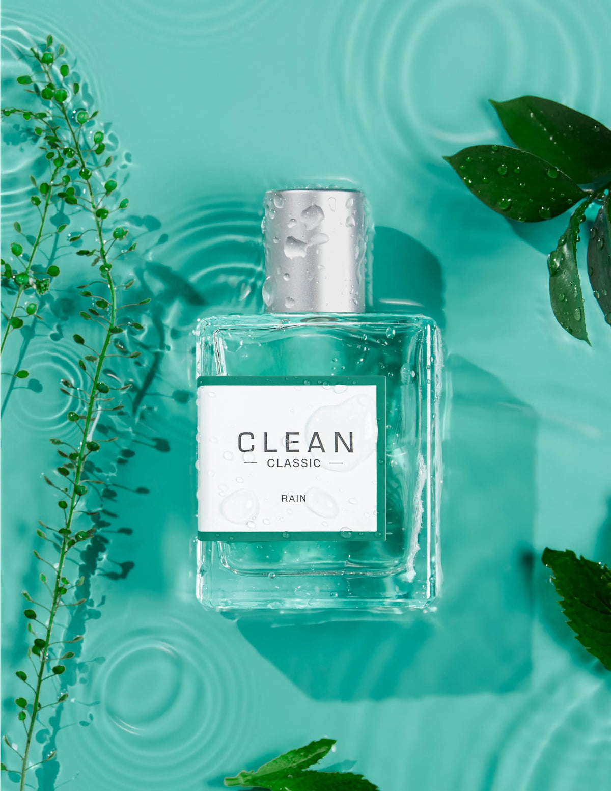 CLEAN Eau de Parfum Light 30mL avec des fleurs et de la verdure
