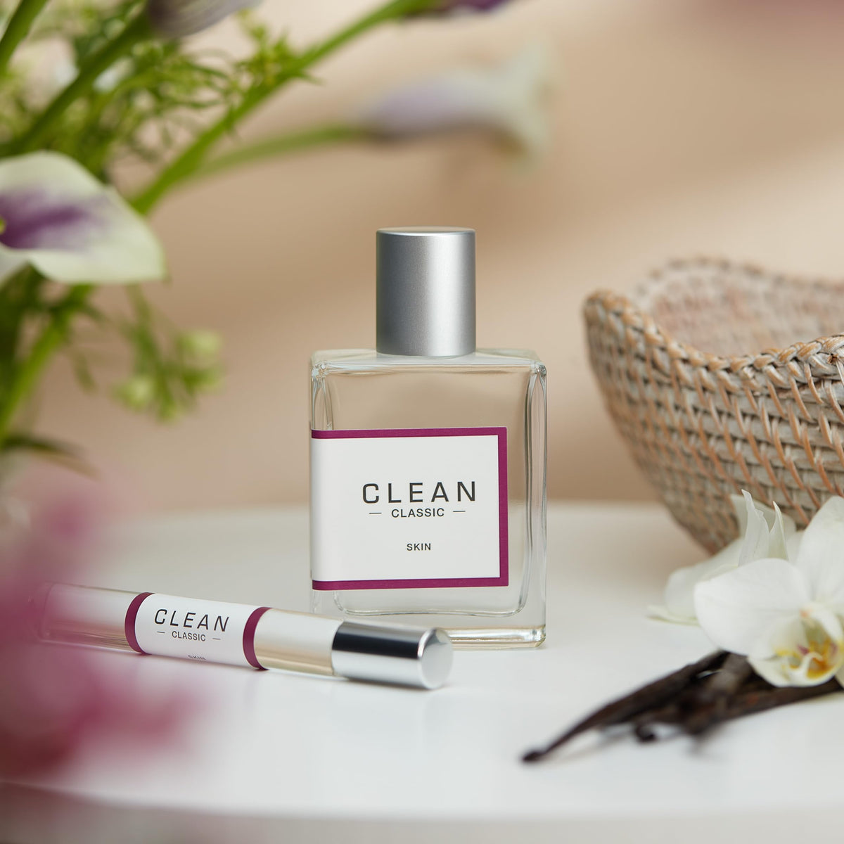 CLEAN Eau de Parfum Skin 60mL affiché avec des éléments de beauté
