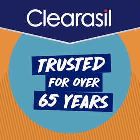 Clearasil lingettes nettoyantes 5-en-1 sur une surface plane