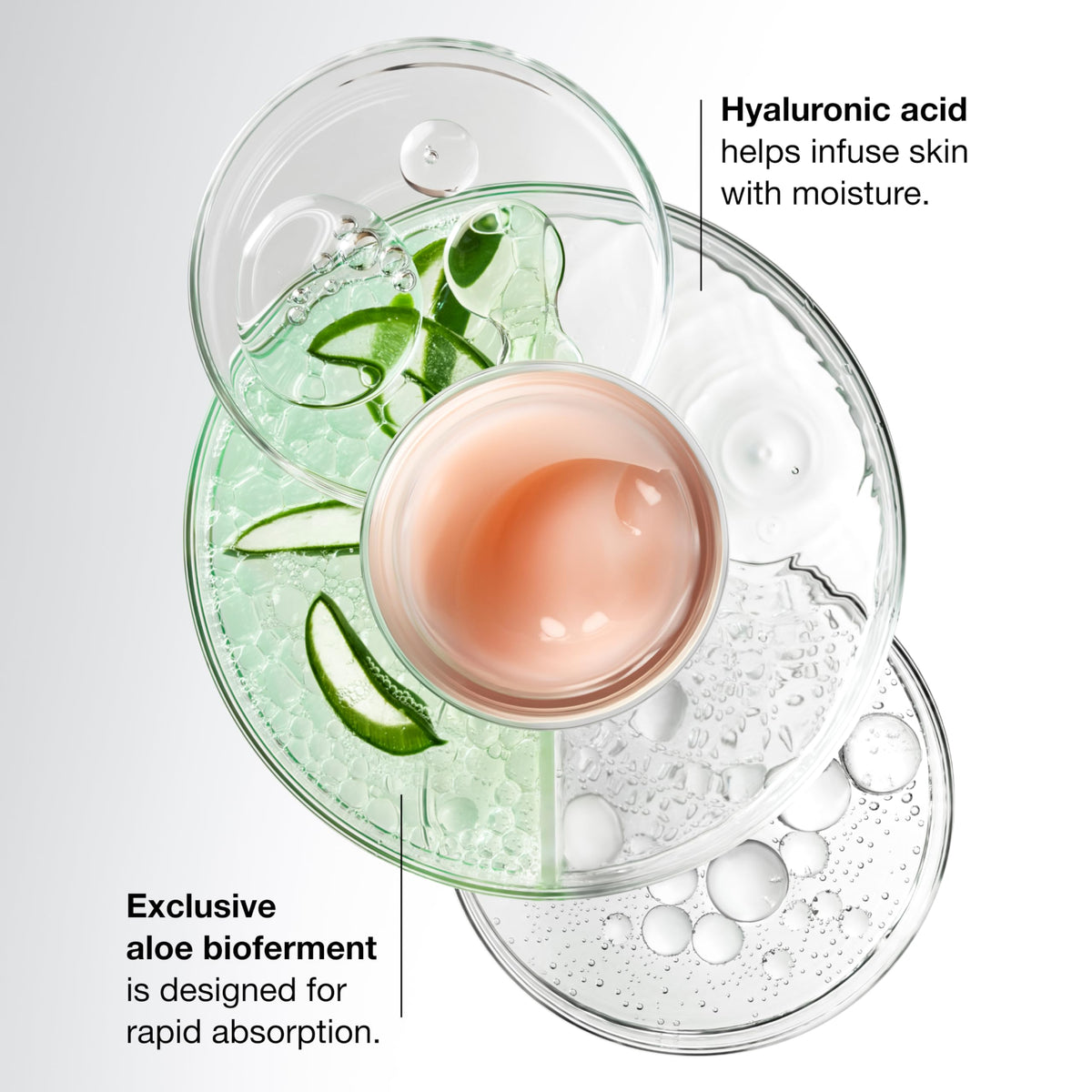 Clinique Moisture Surge 100H dans un environnement de voyage