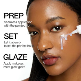 CLIO Glazing Milky Essence 120ml sur un fond esthétique