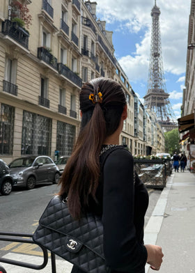 Clip à cheveux Hana Mia dans un sac à main